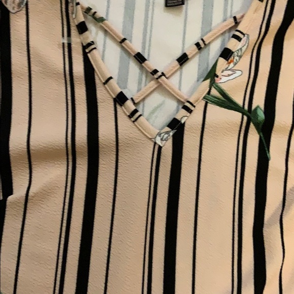 Pink dress and striped - Picture 2 of 3